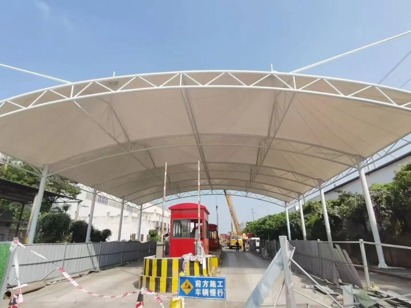【贵州汇川雨棚】怎么选择【源头工厂】：解决雨棚建造盲目选择的选型标准